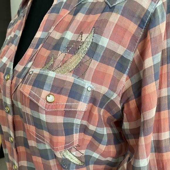 Beautiful Shirt with Designs - Picture 10 of 14